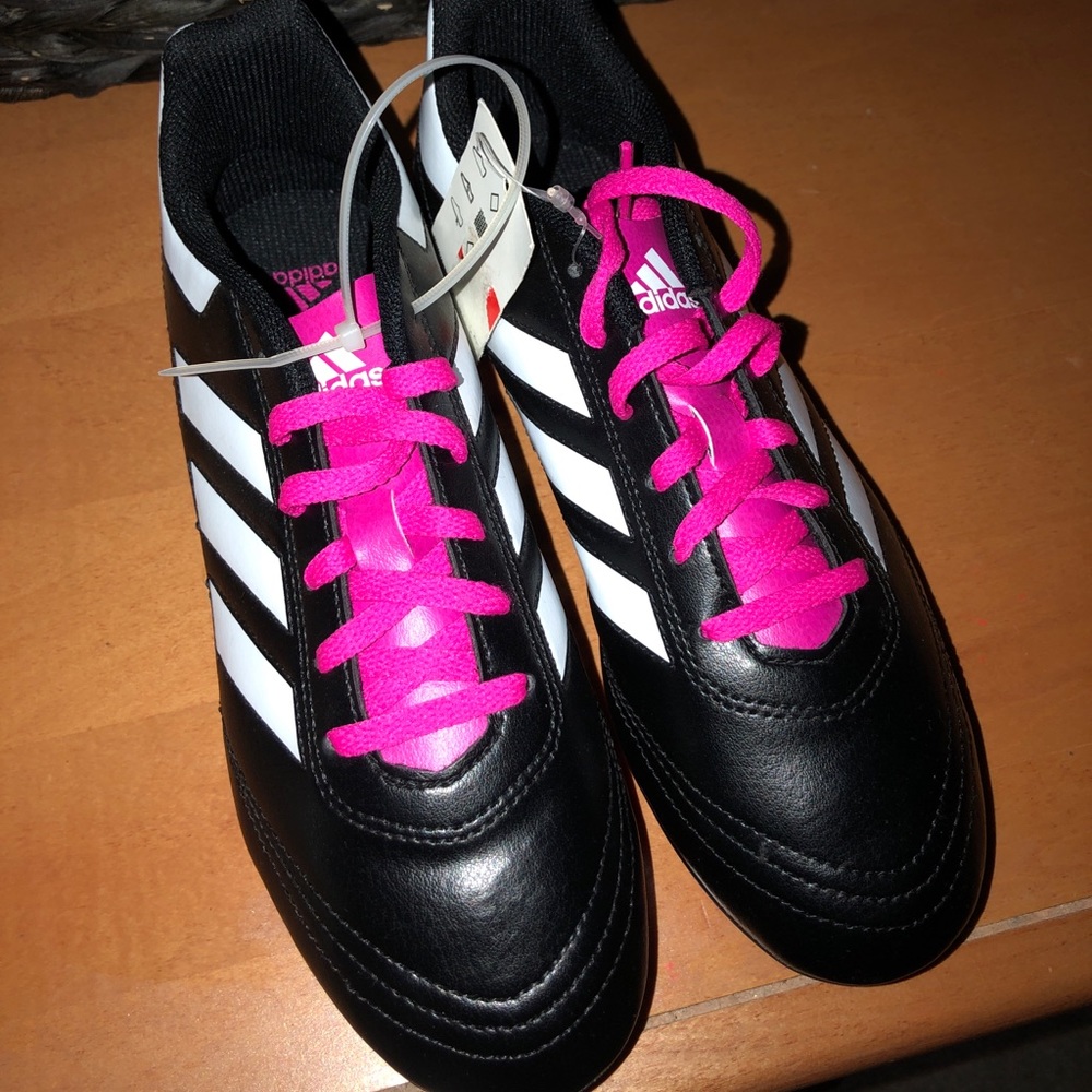 Brand new soccer cleats! Size 6 never worn